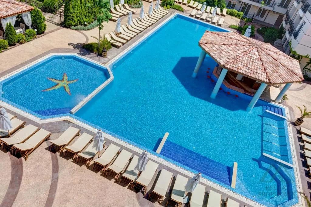 Veľký 48m2 apartmán s výhľadom na bazén v komplexe Dawn Park, Slnečné pobrežie. - foto 11