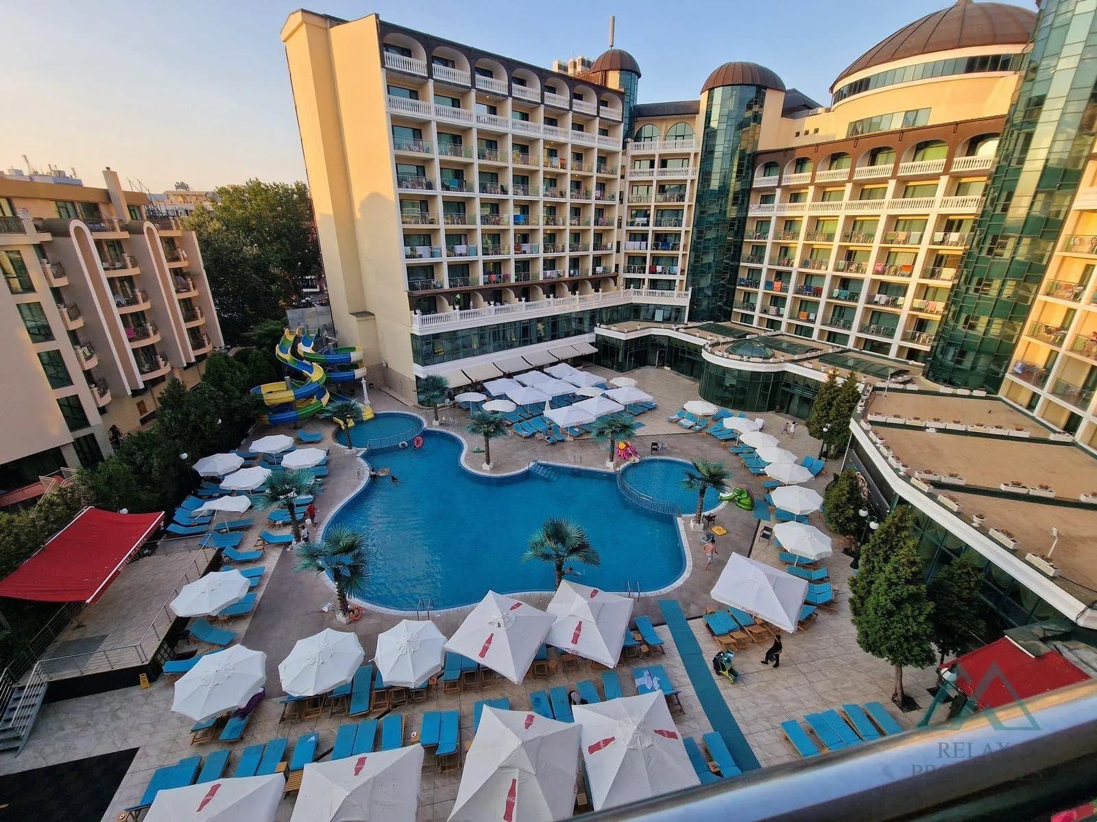 Veľký štúdiový apartmán v prvej línii s výhľadom na bazén, 4* Planeta hotel and aquapark, 50m od mora, Slnečné Pobrežie, Bulharsko - 1