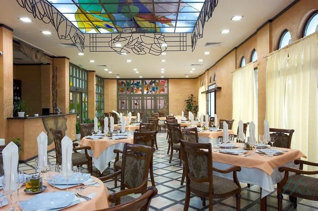 Priestranný 2-izbový apartmán 83,21 m² s 2 kúpeľňami a výhľadom na more v komplexe Babylon na Slnečnom pobreží. - foto 11