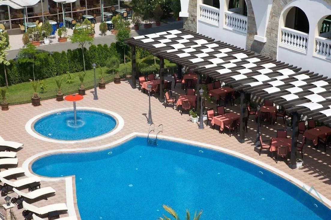 Priestranný 2-izbový apartmán 83,21 m² s 2 kúpeľňami a výhľadom na more v komplexe Babylon na Slnečnom pobreží. - foto 12