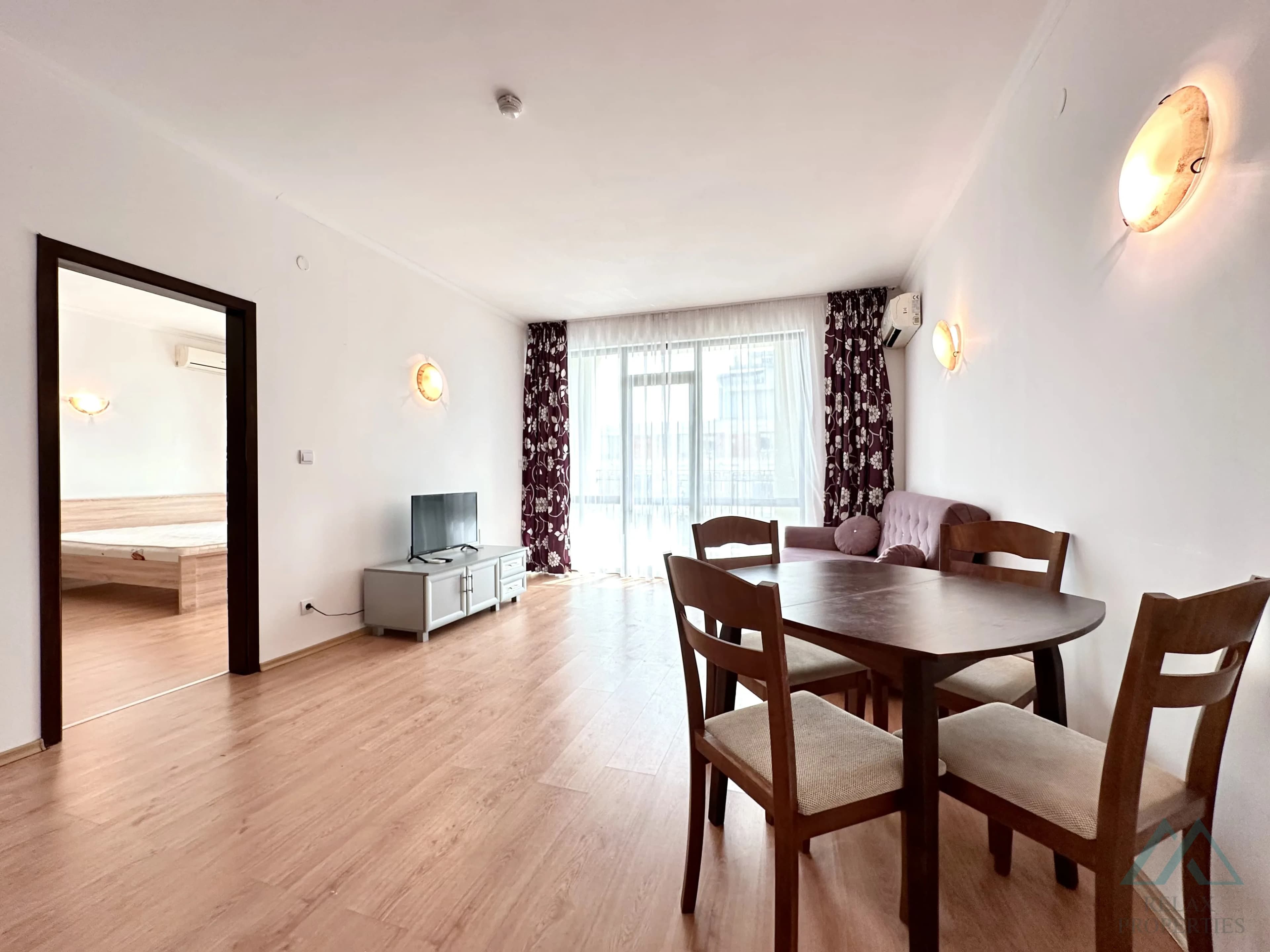 Priestranný 2-izbový apartmán 83,21 m² s 2 kúpeľňami a výhľadom na more v komplexe Babylon na Slnečnom pobreží. - foto 18