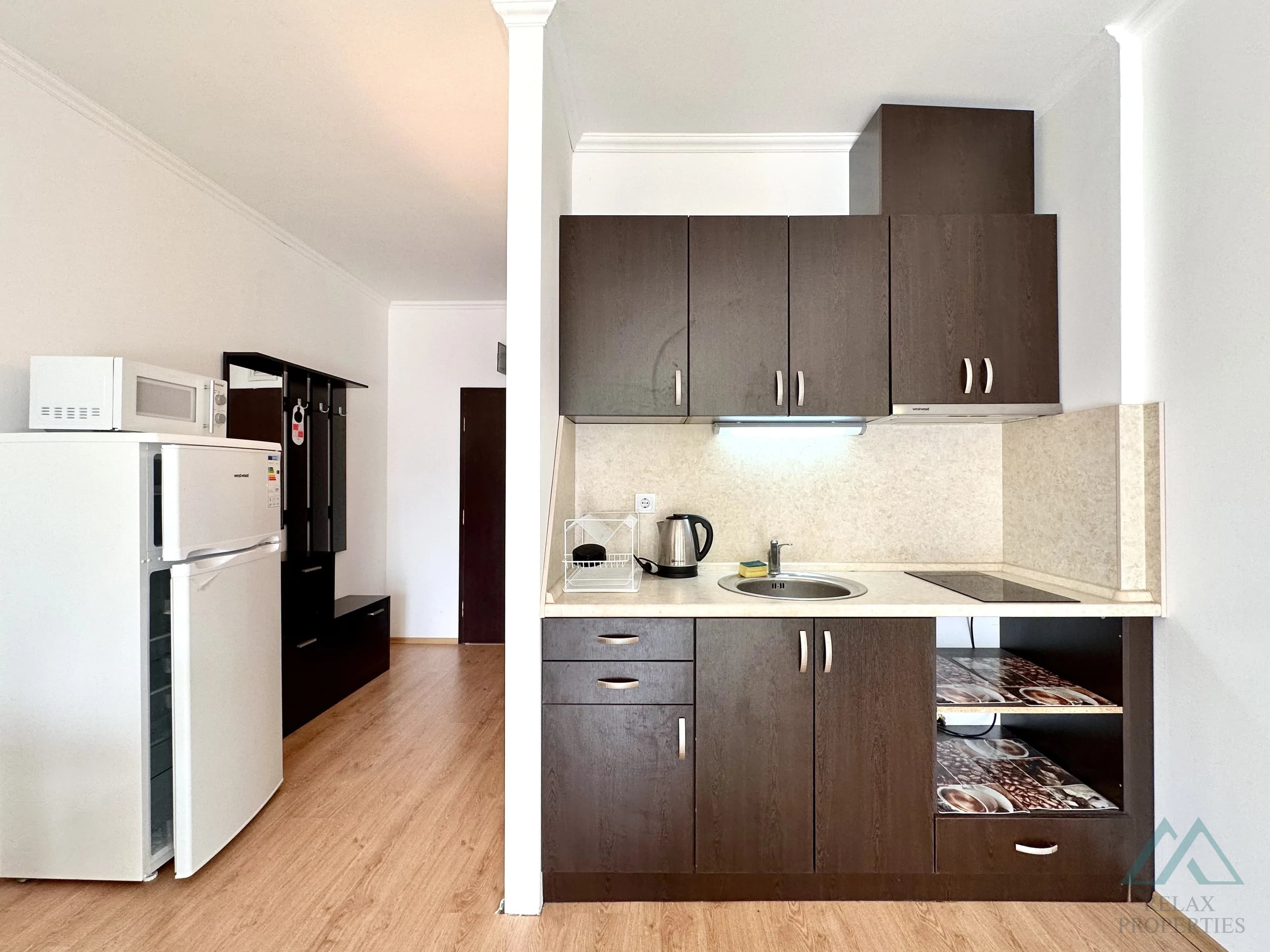 Priestranný 2-izbový apartmán 83,21 m² s 2 kúpeľňami a výhľadom na more v komplexe Babylon na Slnečnom pobreží. - foto 15