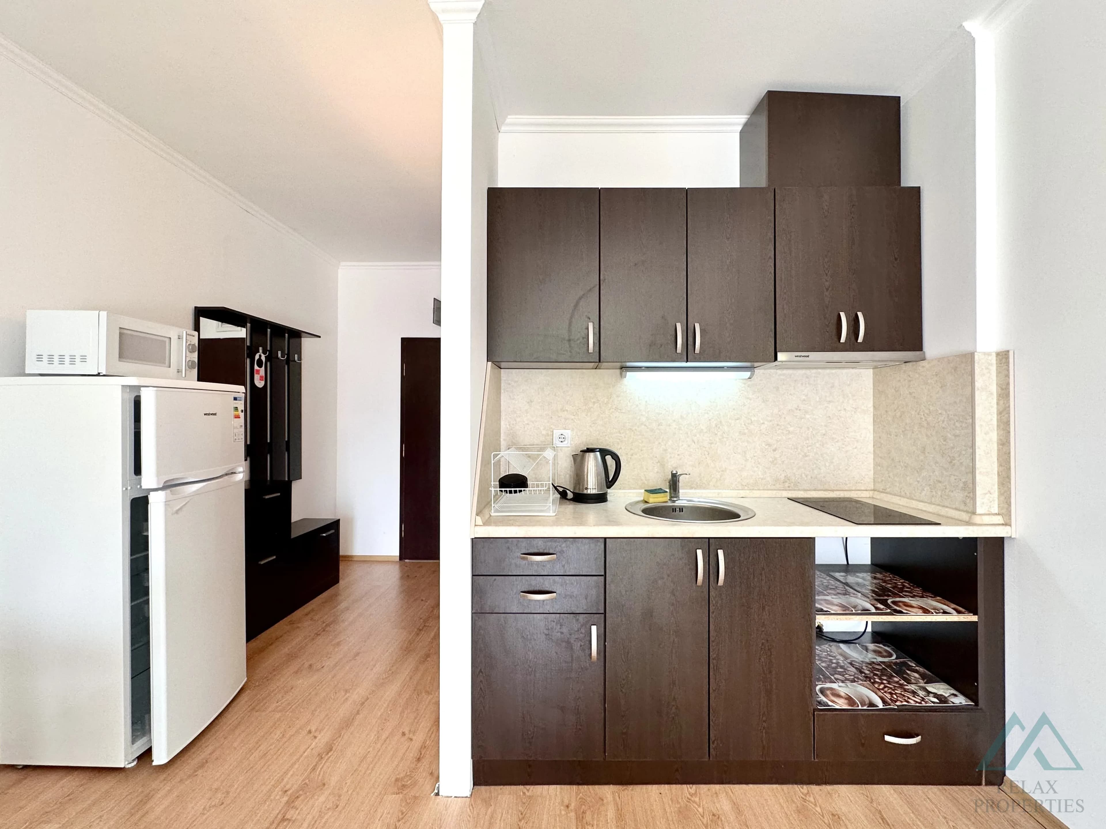 Priestranný 2-izbový apartmán 83,21 m² s 2 kúpeľňami a výhľadom na more v komplexe Babylon na Slnečnom pobreží. - foto 15