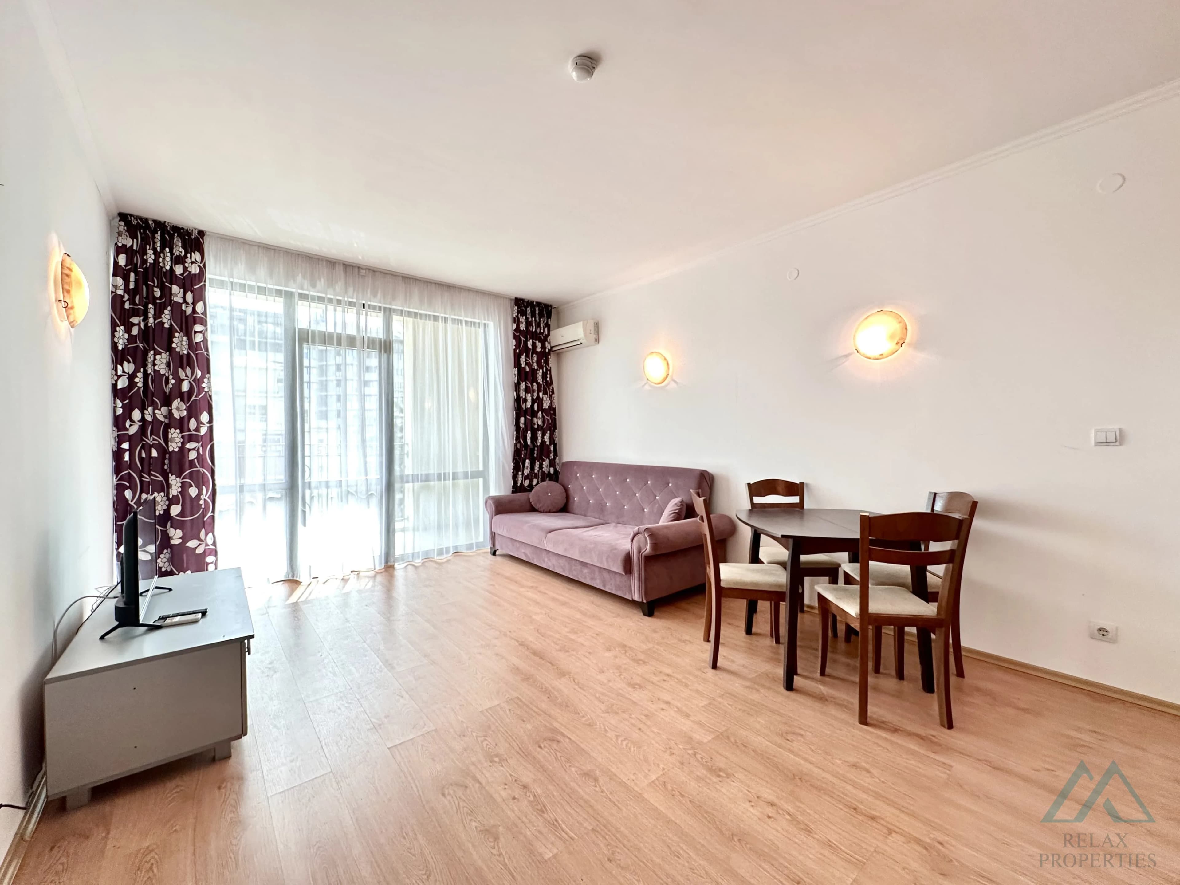 Priestranný 2-izbový apartmán 83,21 m² s 2 kúpeľňami a výhľadom na more v komplexe Babylon na Slnečnom pobreží. - foto 20