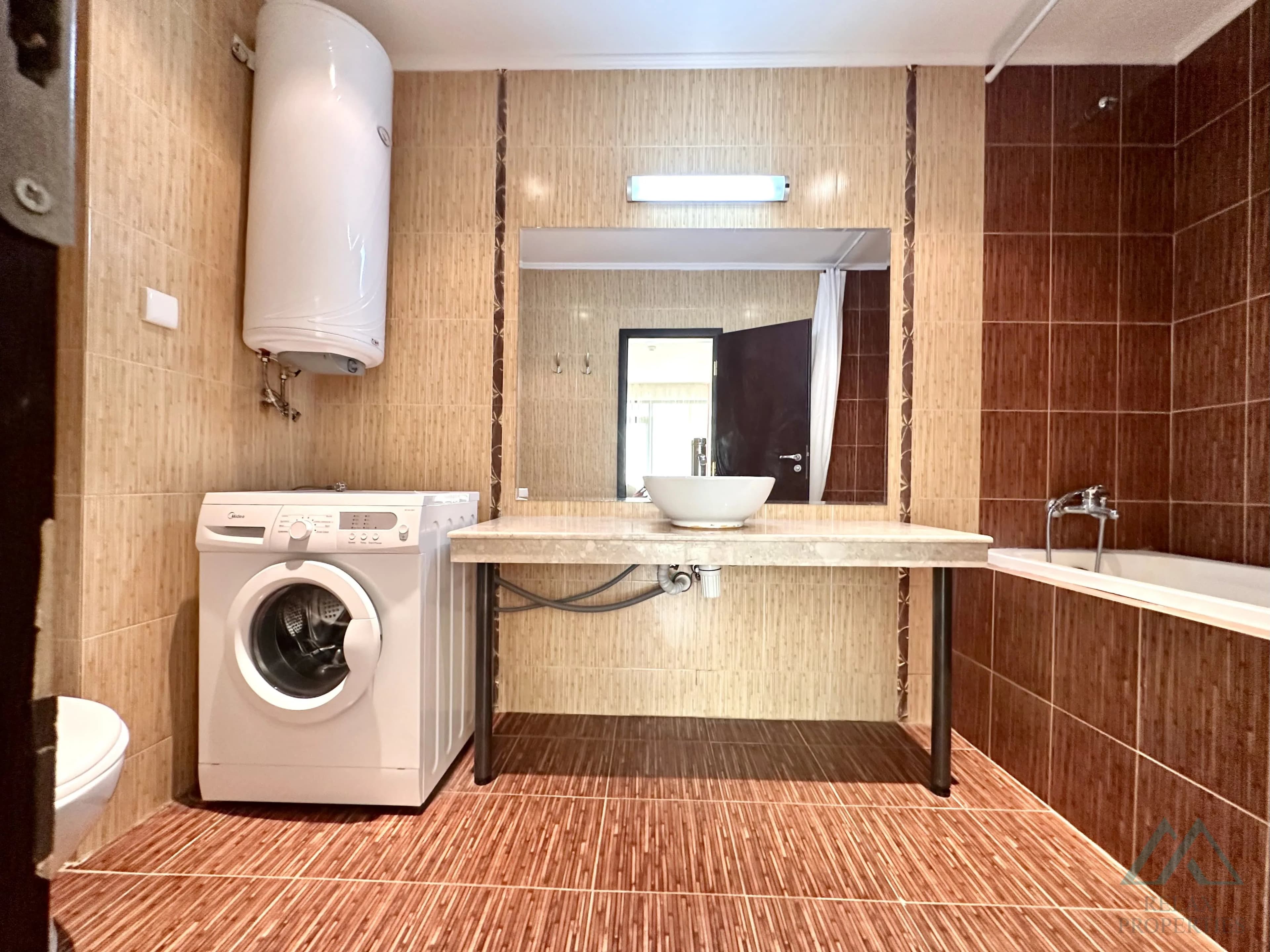 Priestranný 2-izbový apartmán 83,21 m² s 2 kúpeľňami a výhľadom na more v komplexe Babylon na Slnečnom pobreží. - foto 26