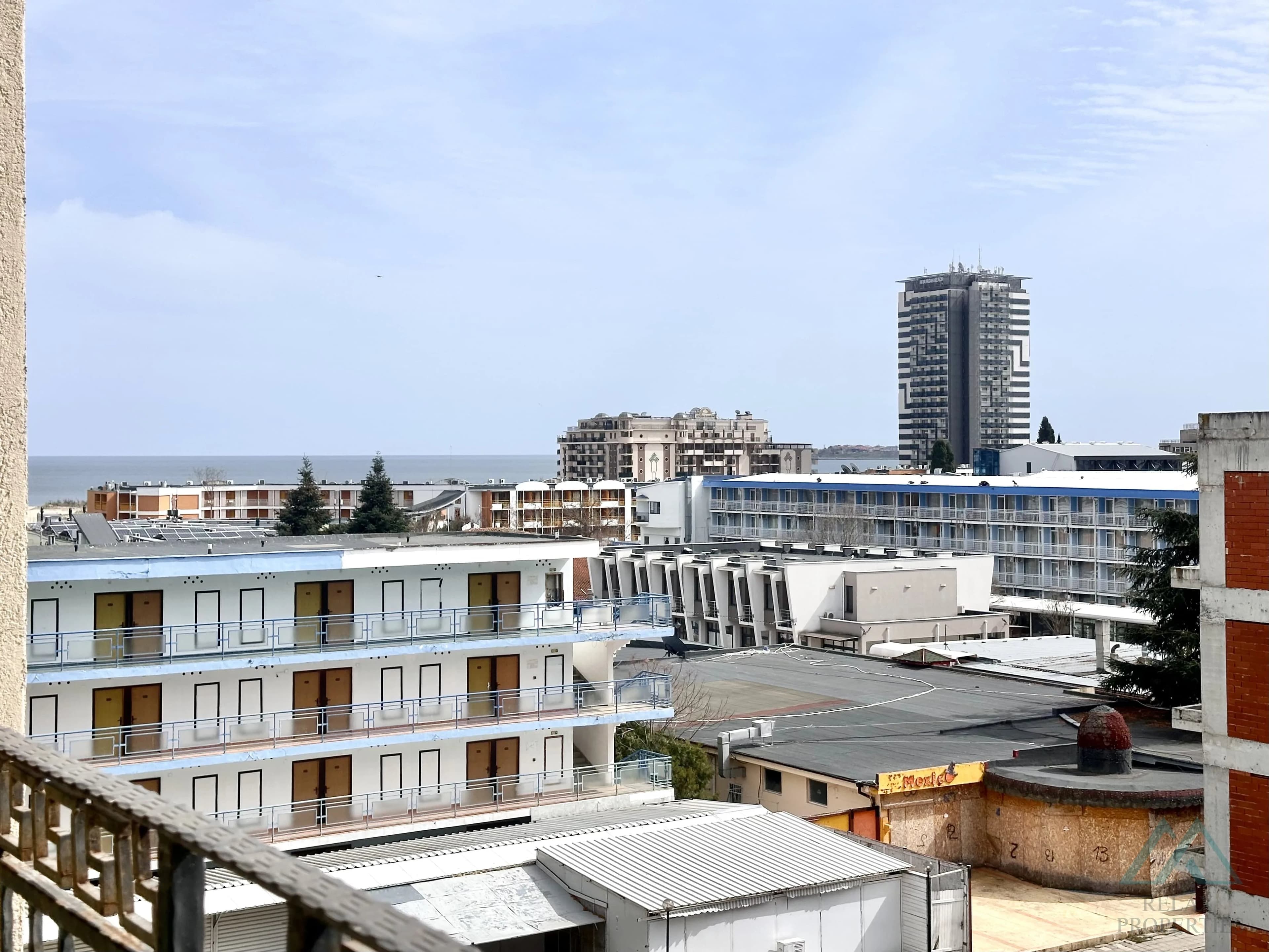 Priestranný 2-izbový apartmán 83,21 m² s 2 kúpeľňami a výhľadom na more v komplexe Babylon na Slnečnom pobreží. - foto 30