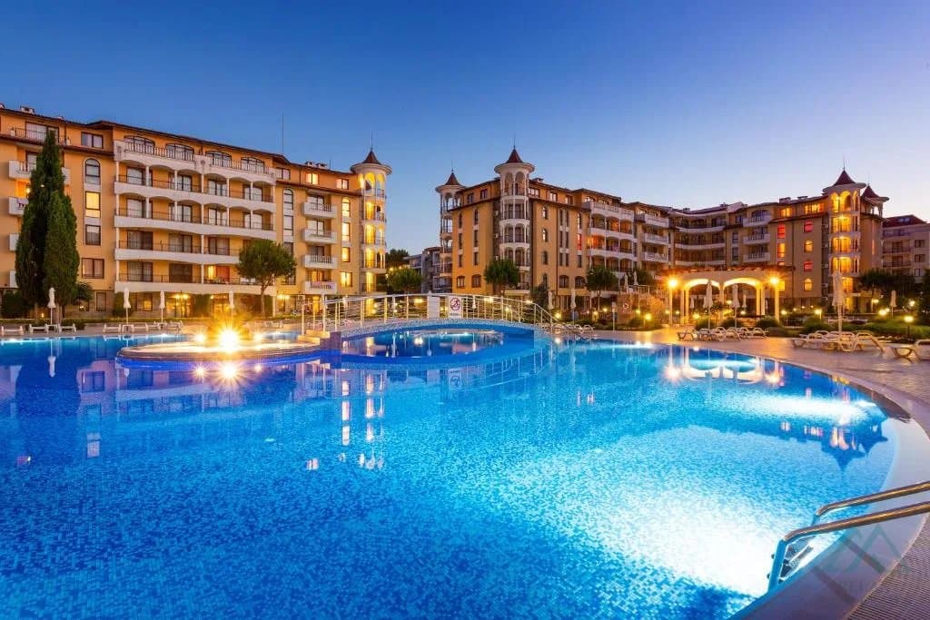 2-izbový apartmán 55 m² v prestížnom komplexe Royal Sun na Slnečnom pobreží, 300m od mora - 1