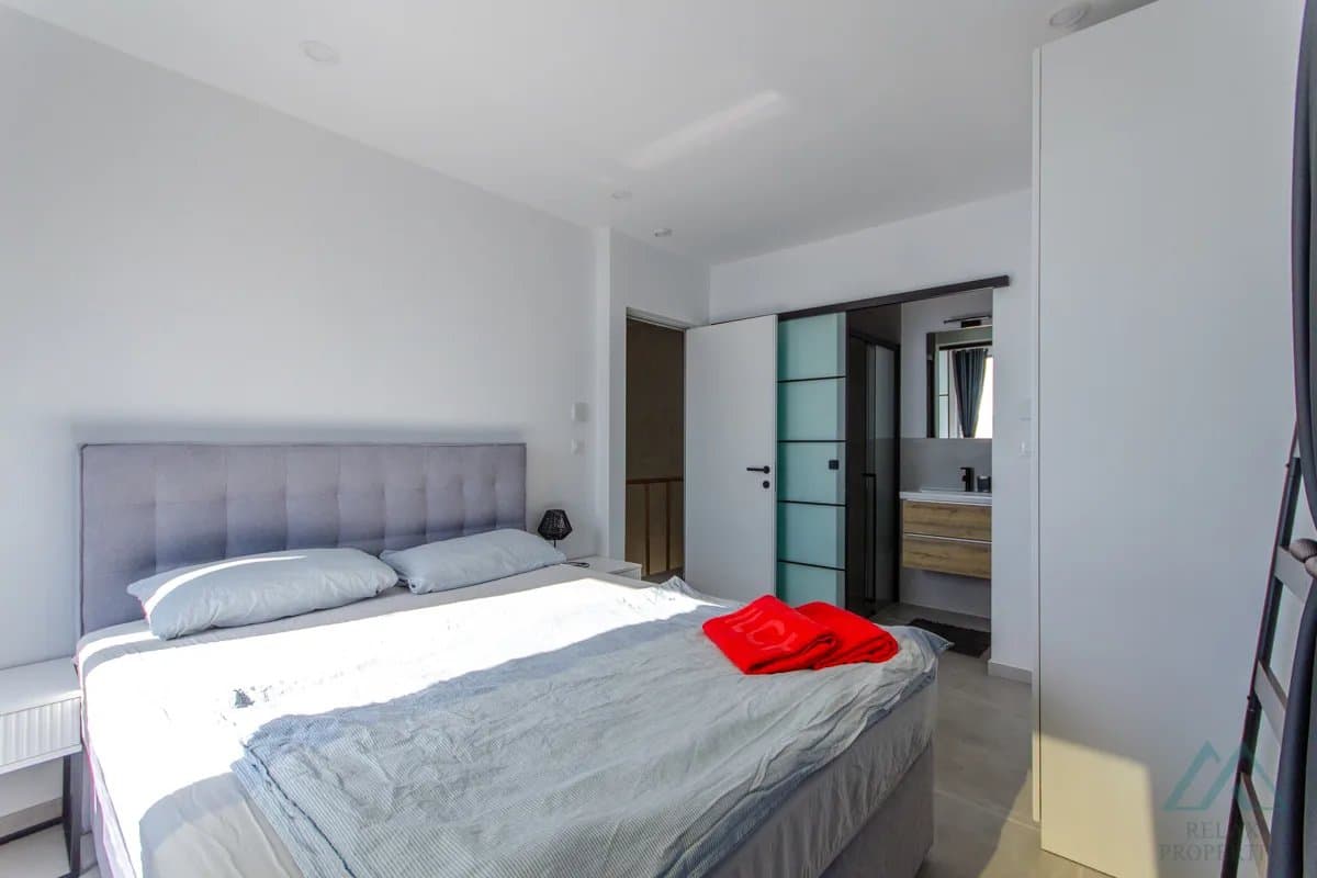 Vila s panoramatickým výhľadom na more a infinity bazénom, 70m od mora, Omiš – Dalmácia - foto 16