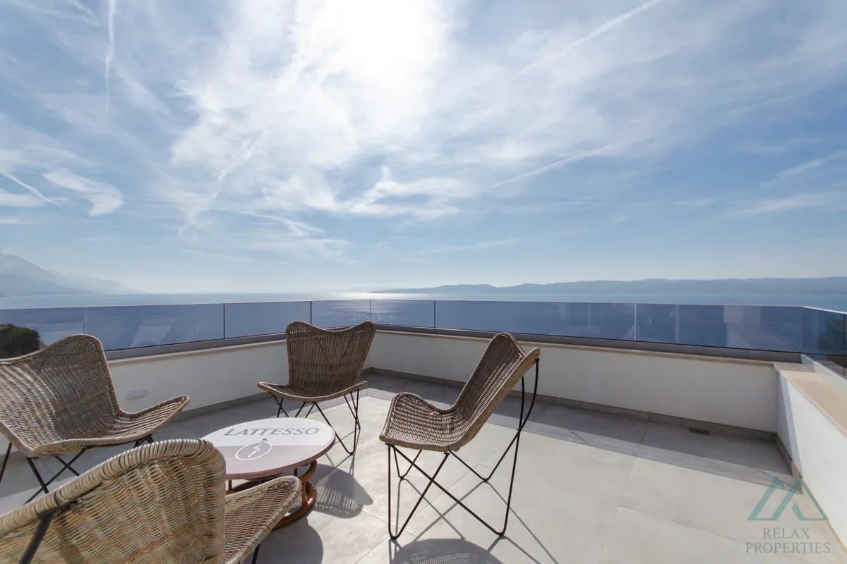 Vila s panoramatickým výhľadom na more a infinity bazénom, 70m od mora, Omiš – Dalmácia - foto 6