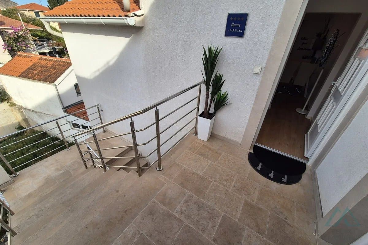 Moderne zariadený apartmán s výhľadom na more, 350m od mora, Supetar – ostrov Brač - foto 7