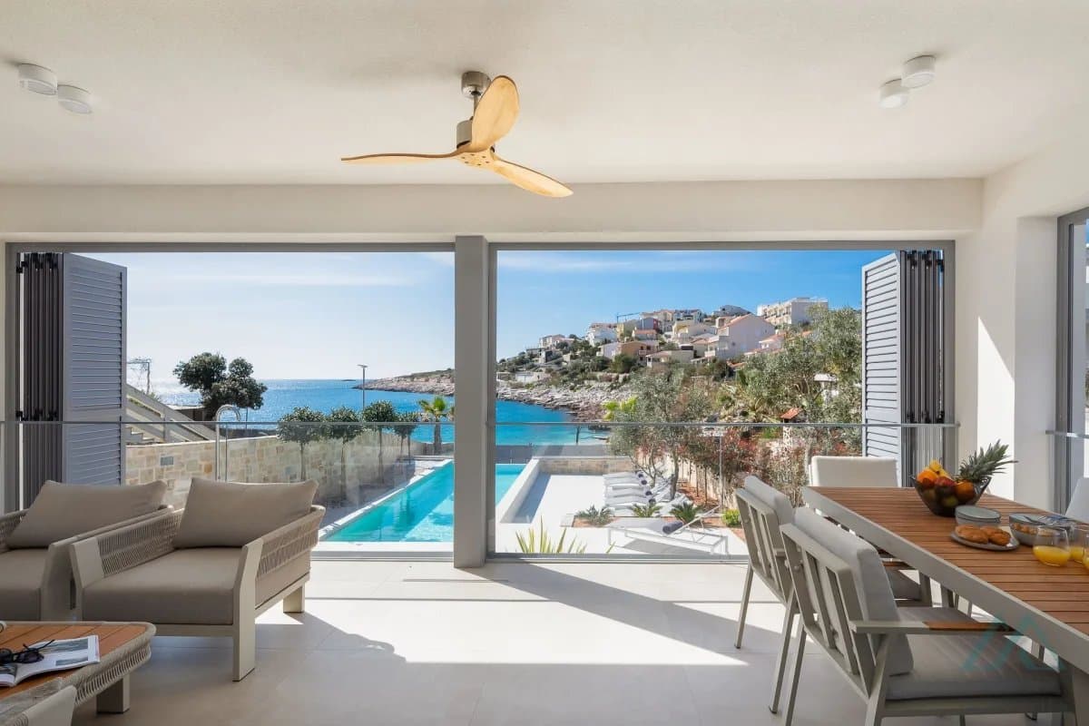 Luxusná vila s bazénom v 1. línii pri mori, Rogoznica – Dalmácia - 3