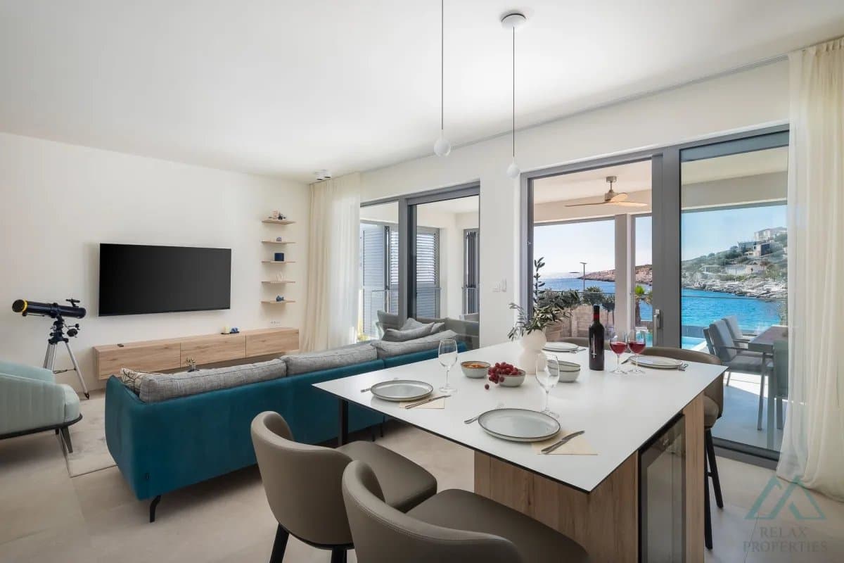 Luxusná vila s bazénom v 1. línii pri mori, Rogoznica – Dalmácia - foto 9