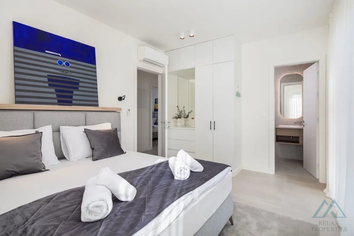 Luxusná vila s bazénom v 1. línii pri mori, Rogoznica – Dalmácia - foto 14