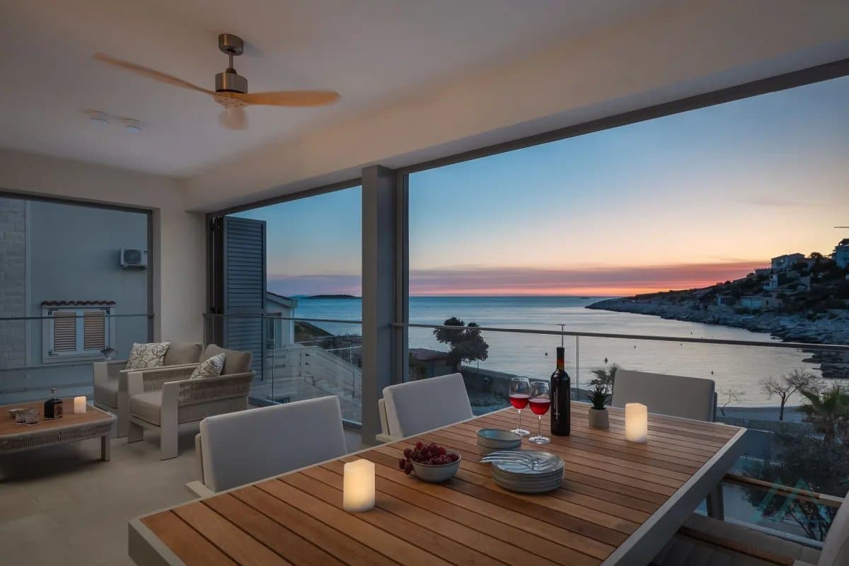 Luxusná vila s bazénom v 1. línii pri mori, Rogoznica – Dalmácia - foto 20