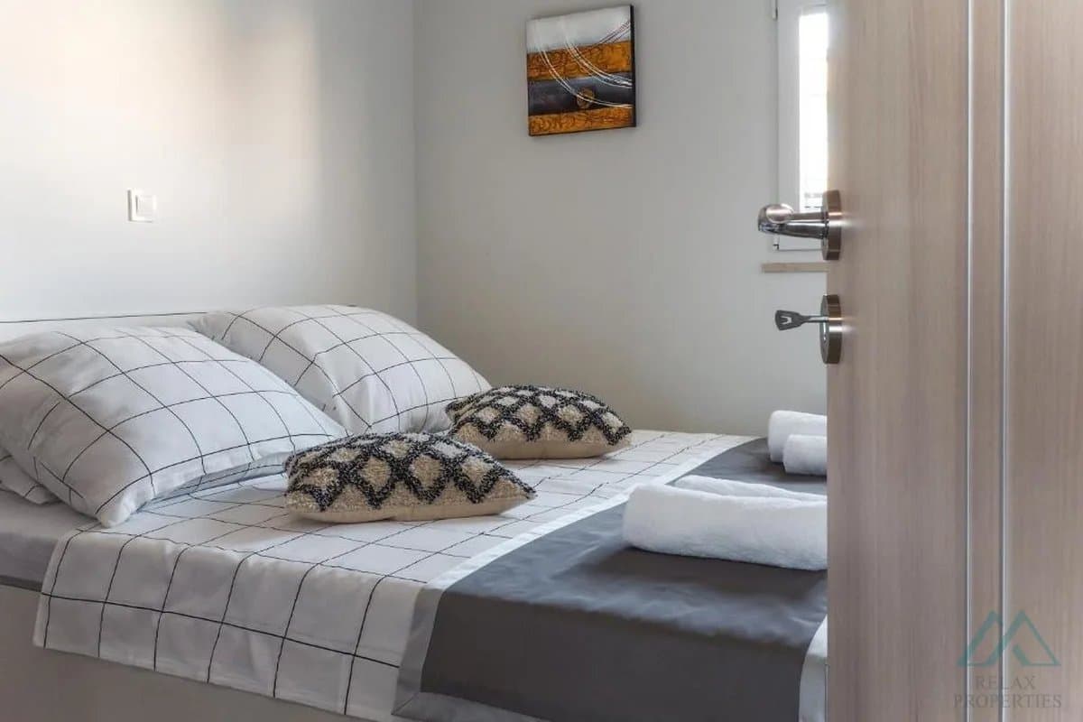 Apartmánový dom s panoramatickým výhľadom na more, ostrov Čiovo – Dalmácia - foto 8