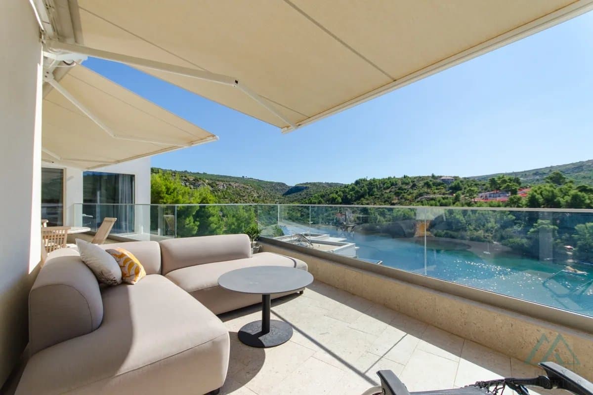 Novostavba vily s bazénom a otvoreným výhľadom na more, Brač – Bobovišća - 5