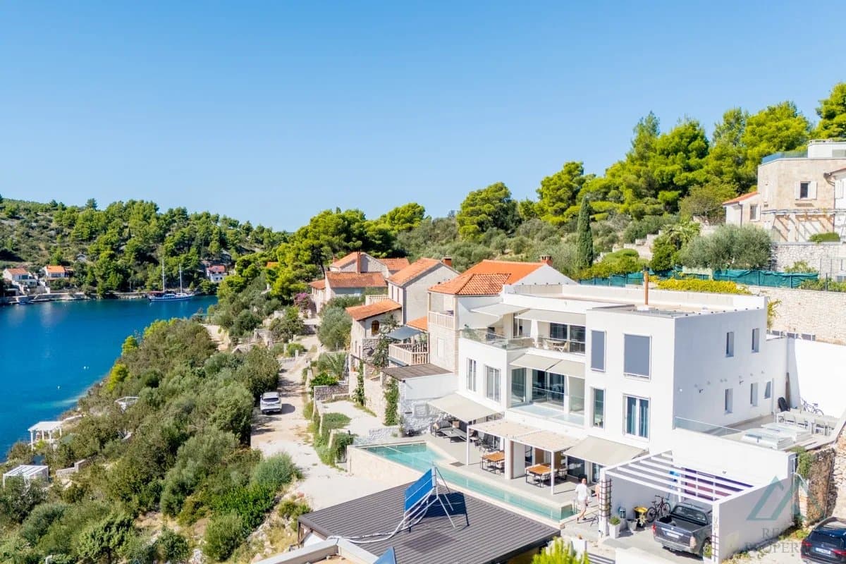 Novostavba vily s bazénom a otvoreným výhľadom na more, Brač – Bobovišća - foto 25