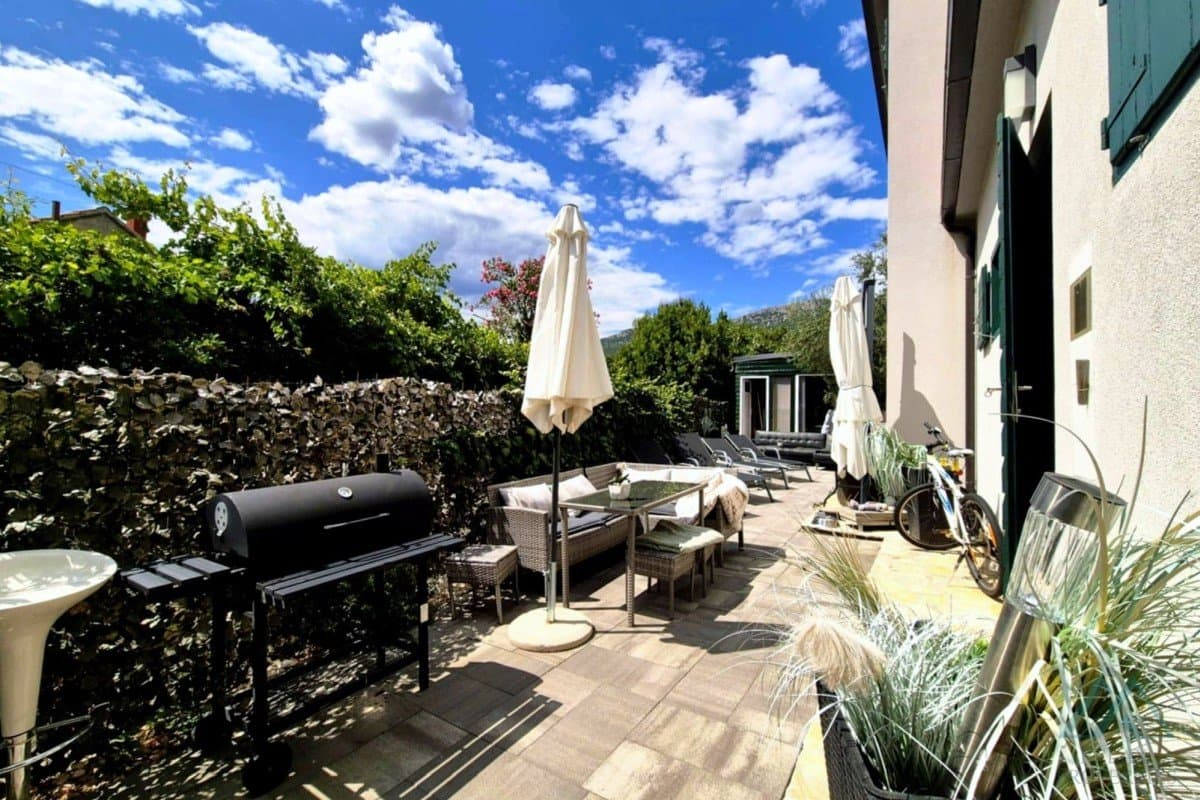 Novostavba domu s 2 apartmánmi, záhradou a parkovaním, Kaštel Lukšić – Dalmácia - foto 2