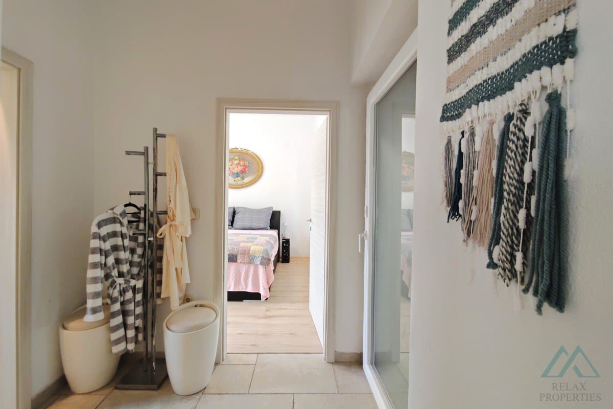 Novostavba domu s 2 apartmánmi, záhradou a parkovaním, Kaštel Lukšić – Dalmácia - foto 10