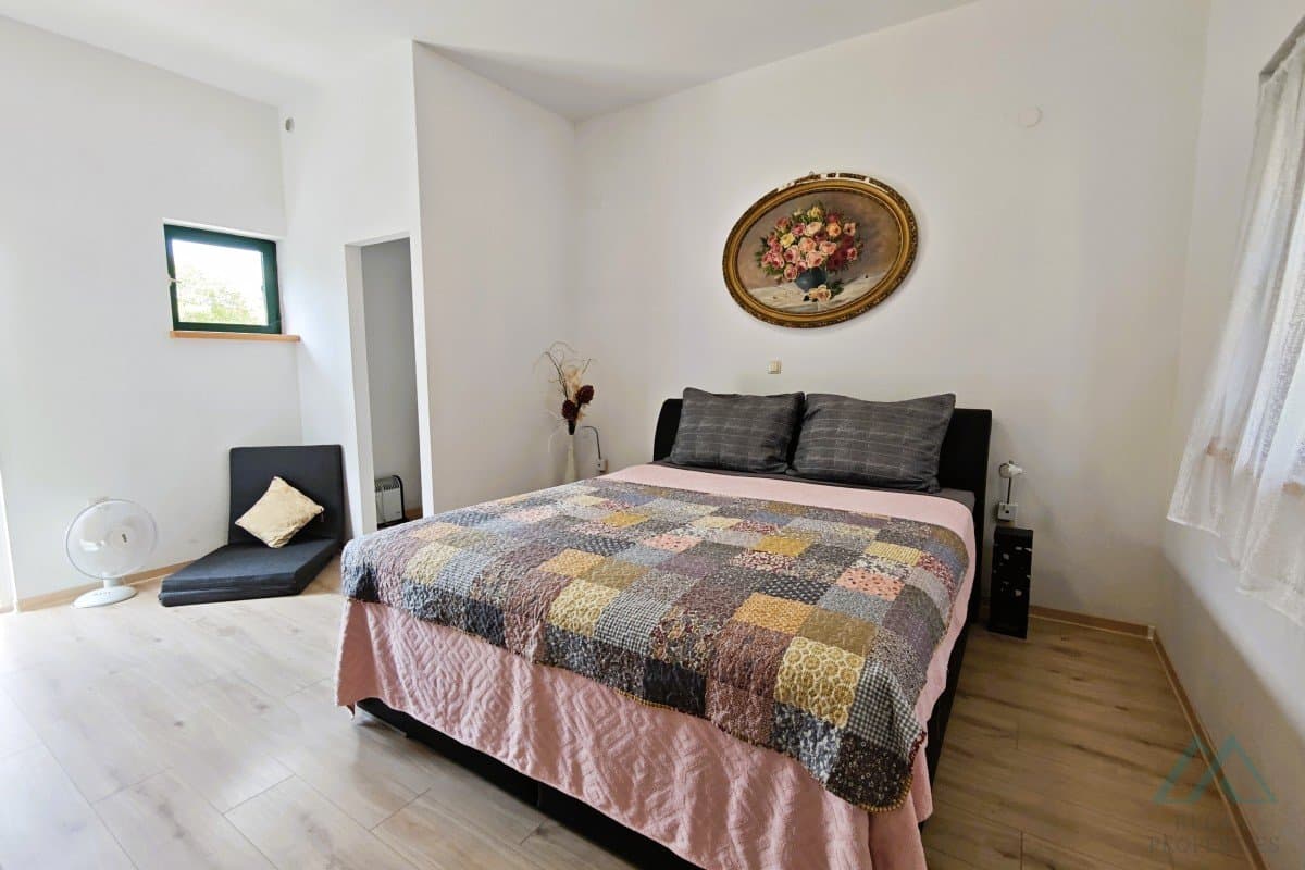 Novostavba domu s 2 apartmánmi, záhradou a parkovaním, Kaštel Lukšić – Dalmácia - foto 11