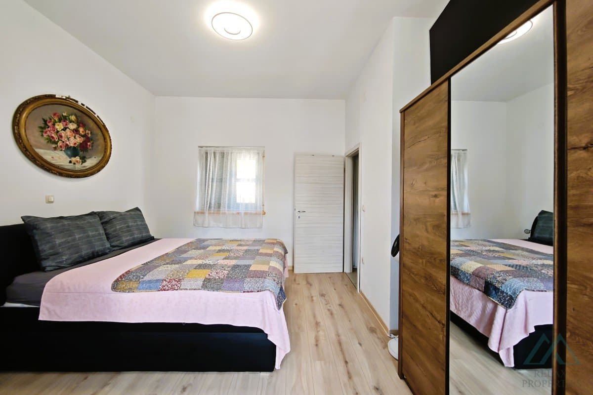 Novostavba domu s 2 apartmánmi, záhradou a parkovaním, Kaštel Lukšić – Dalmácia - foto 12