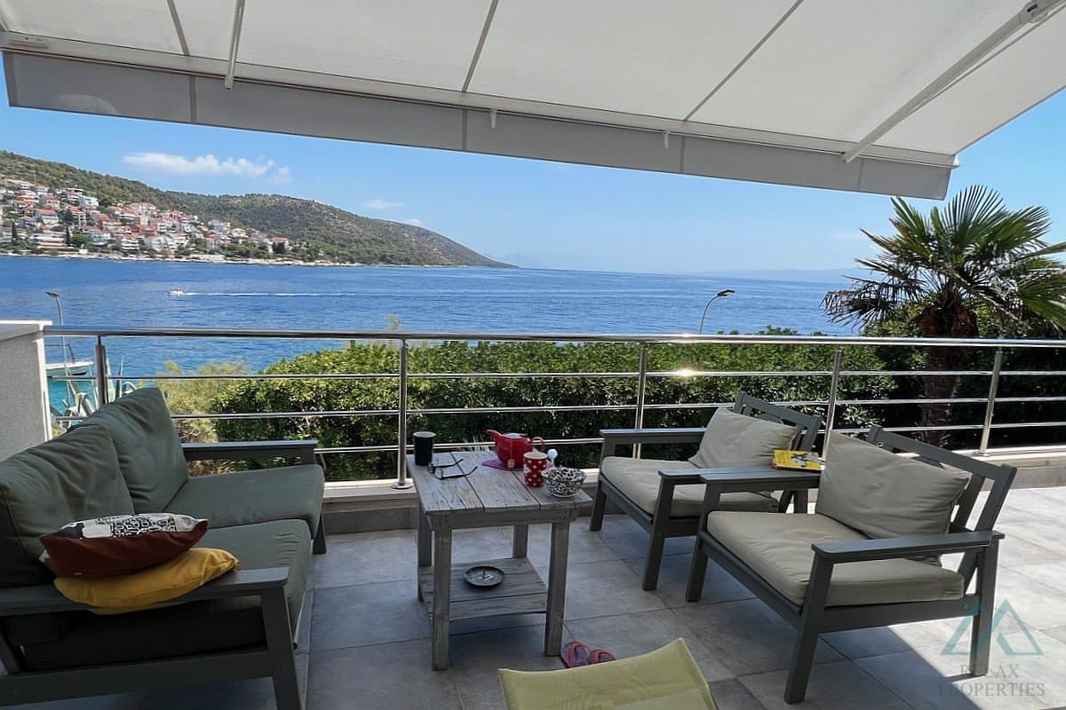 Prímorský dom v 1. línii pri mori, ostrov Čiovo – Dalmácia - foto 1