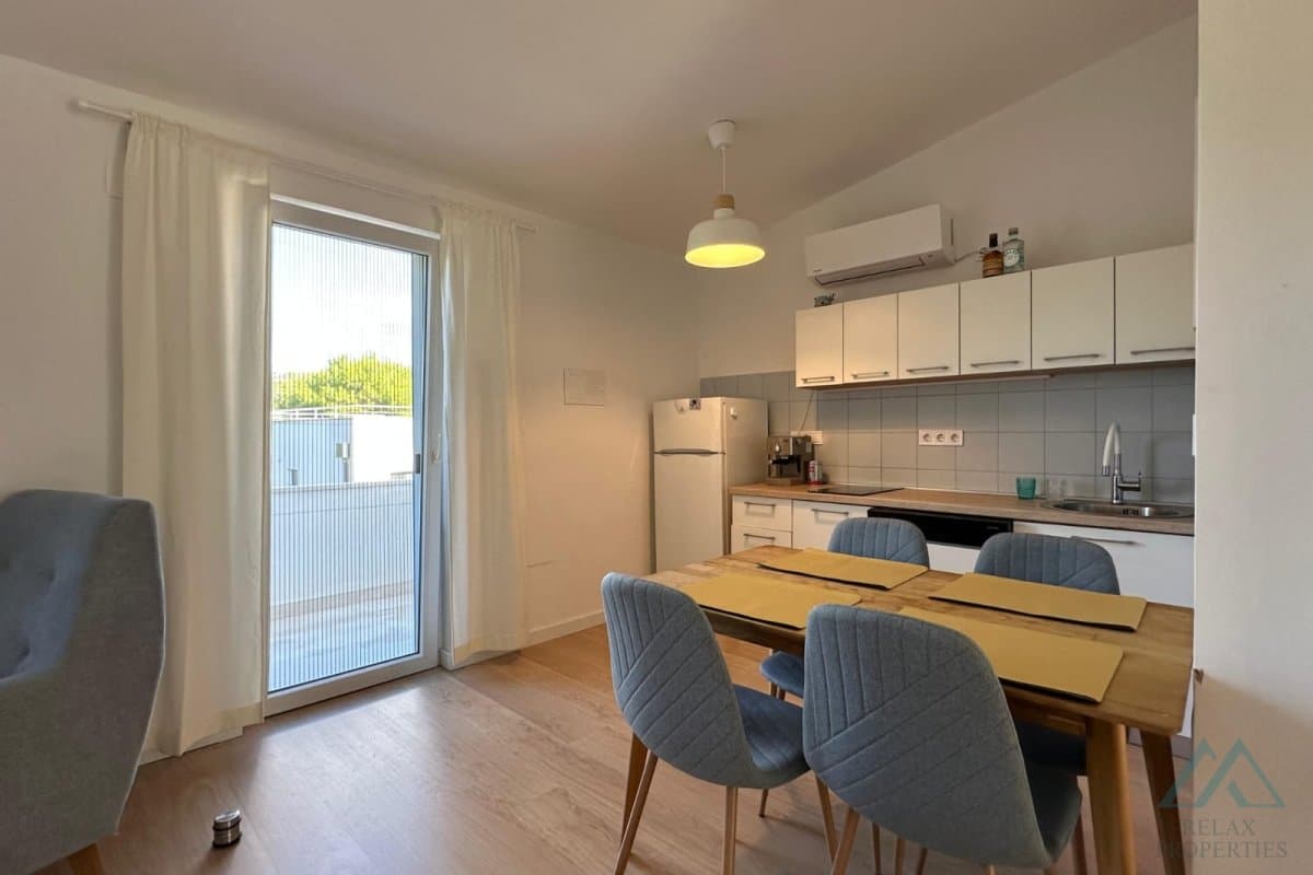 3-izbový apartmán pri pláži s výhľadom na more, Rogoznica – Dalmácia - foto 6