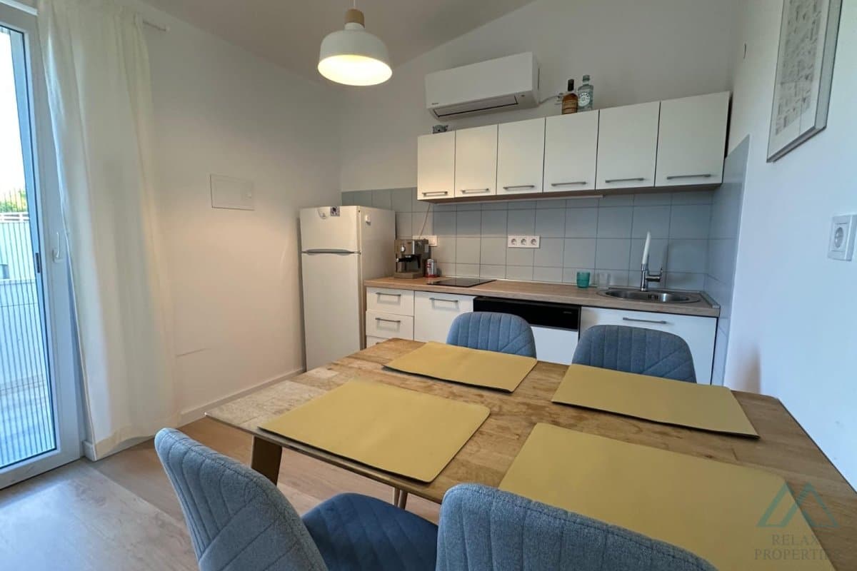 3-izbový apartmán pri pláži s výhľadom na more, Rogoznica – Dalmácia - foto 7