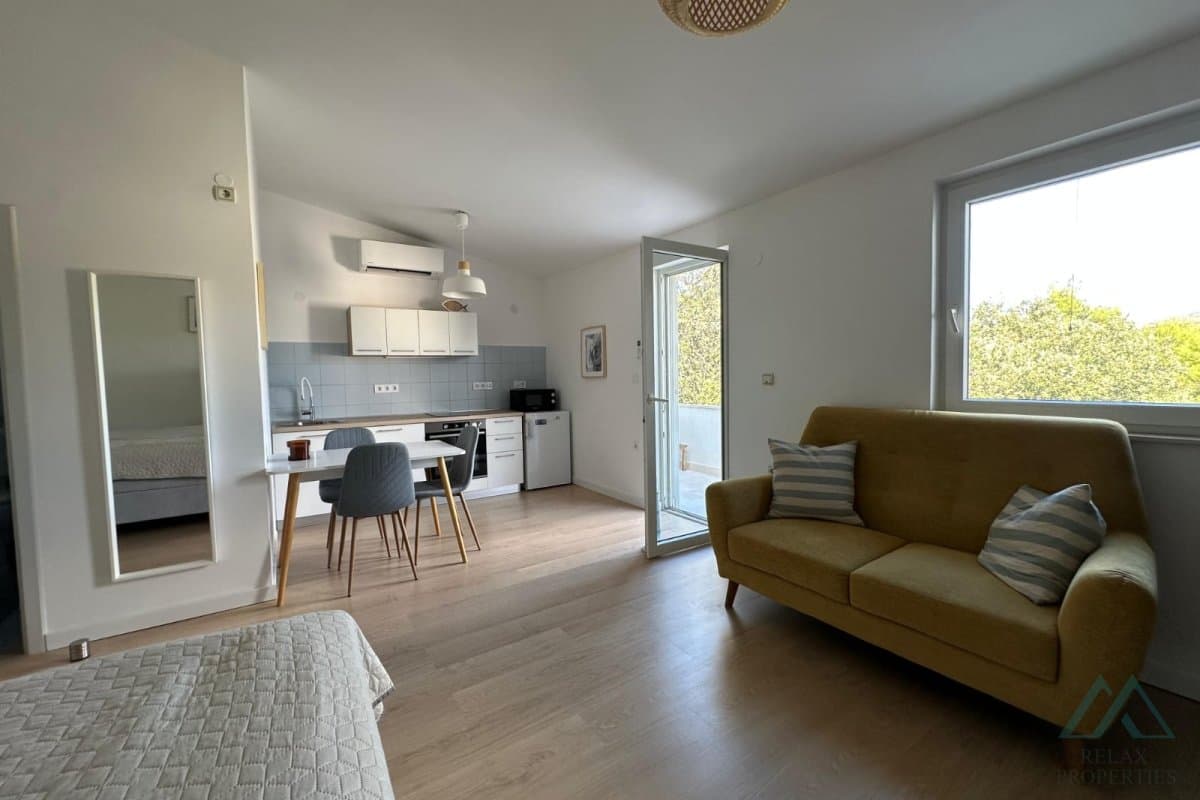 3-izbový apartmán pri pláži s výhľadom na more, Rogoznica – Dalmácia - foto 14