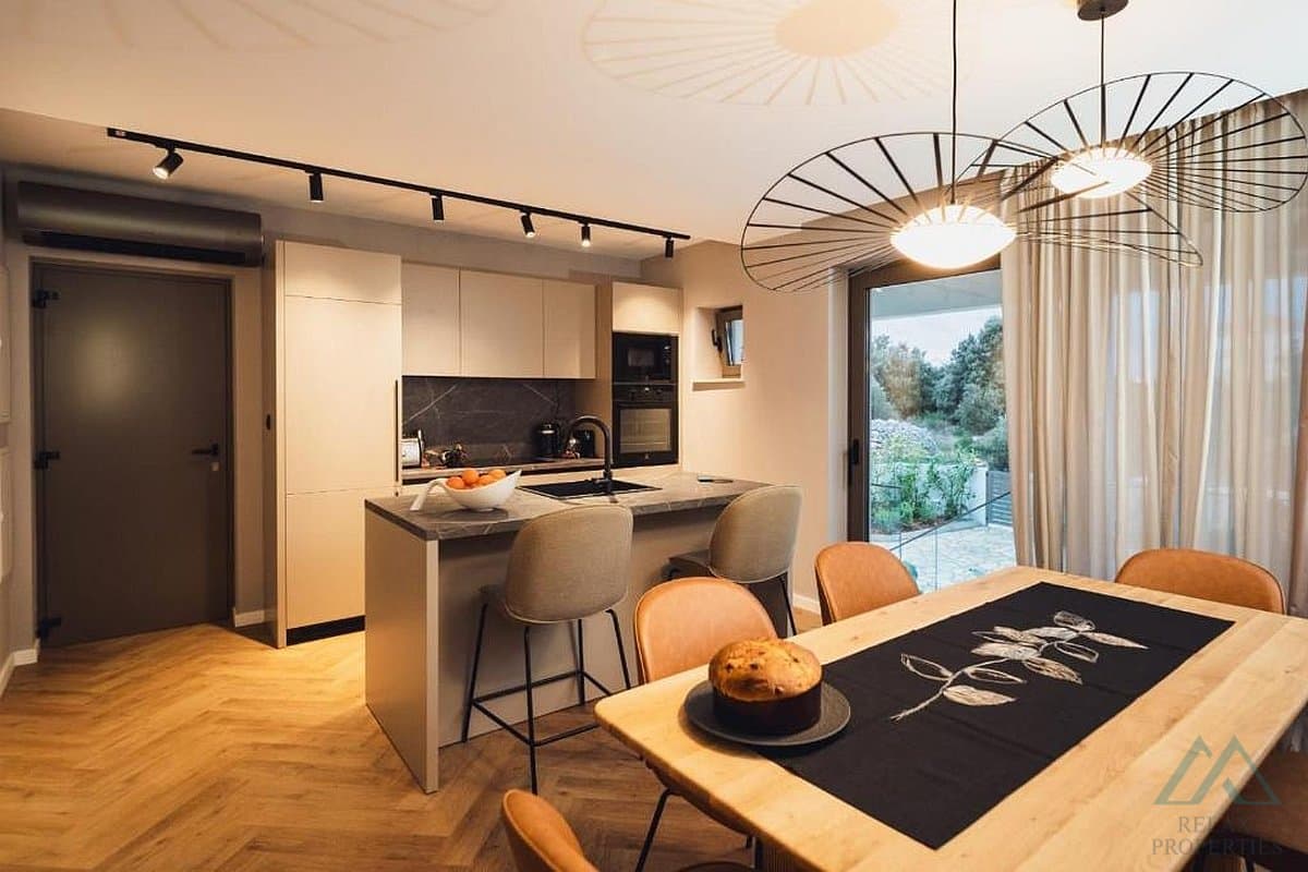 Vila s dvoma apartmánmi a bazénom, Rogoznica – Dalmácia - foto 8