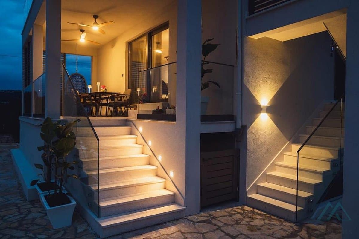 Vila s dvoma apartmánmi a bazénom, Rogoznica – Dalmácia - foto 17