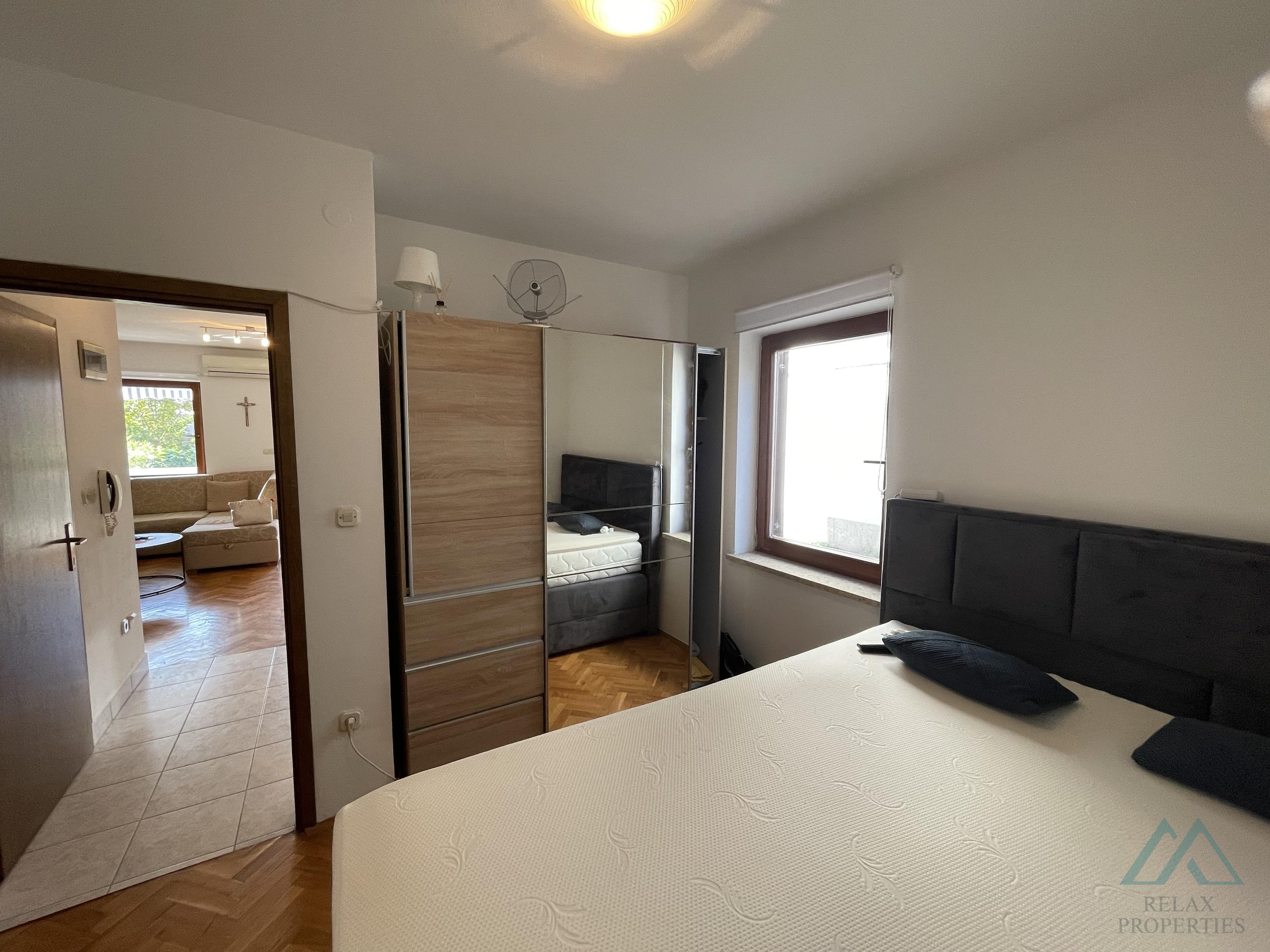 2-izbový apartmán so záhradou, ostrov Krk – Malinska, 350m od mora - foto 10
