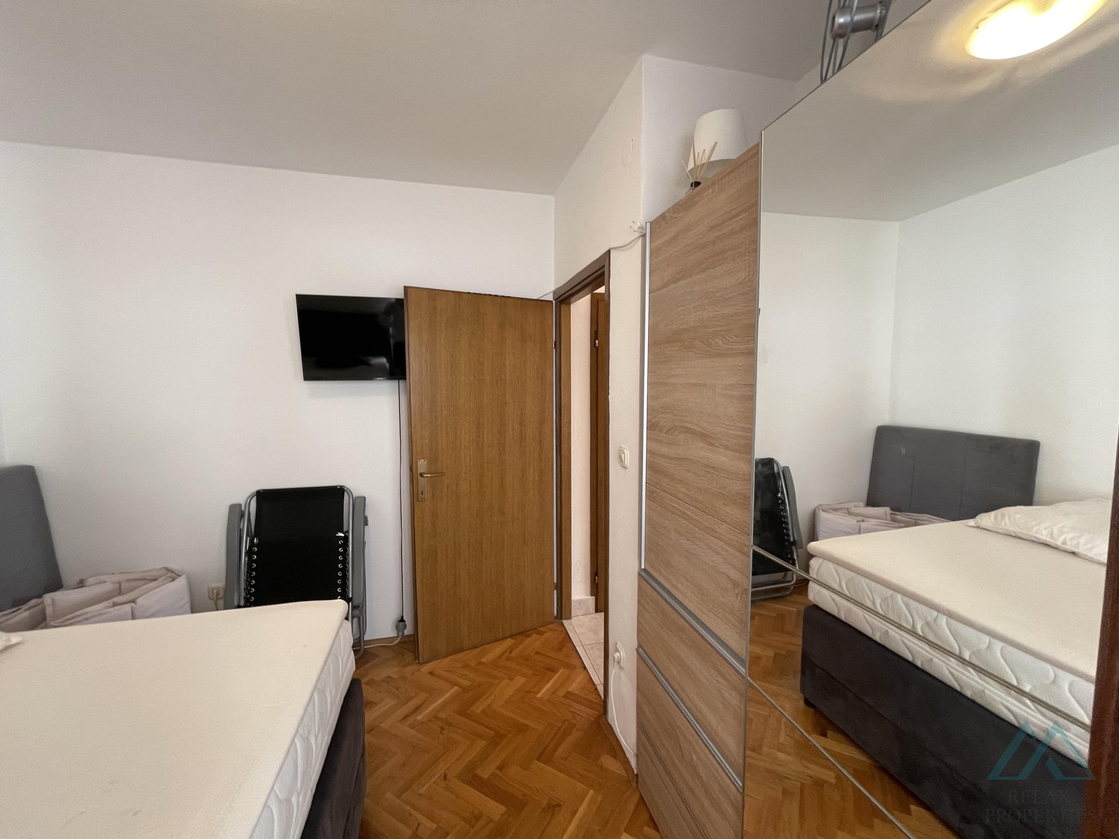 2-izbový apartmán so záhradou, ostrov Krk – Malinska, 350m od mora - foto 11
