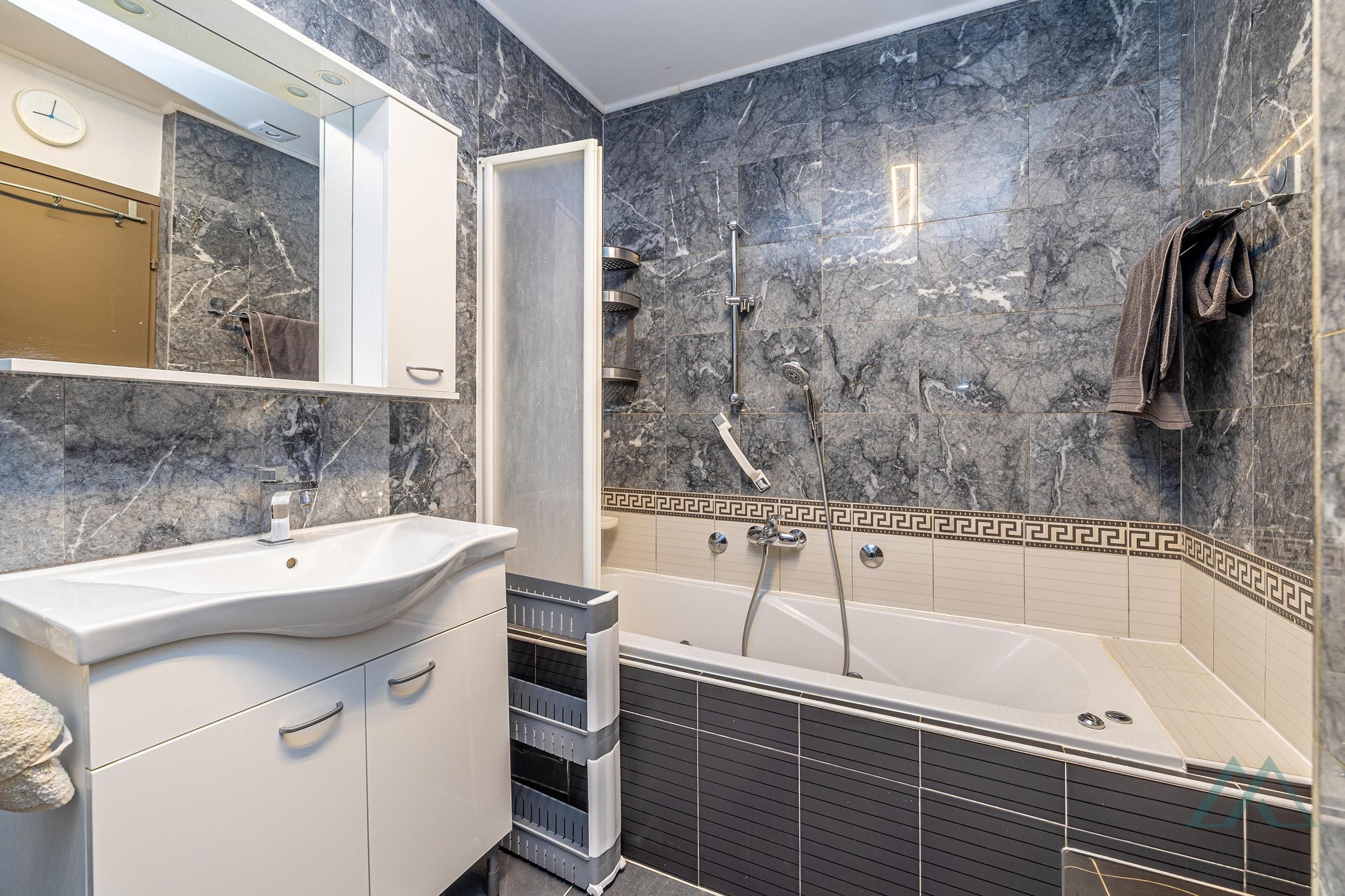 Dom s výhľadom na more a záhradou, 400m od mora, Njivice, ostrov Krk - foto 30