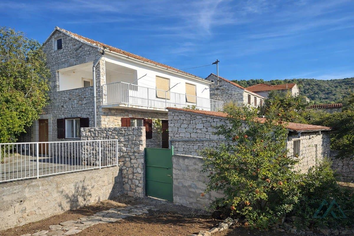 Dom s výhľadom na more – ostrov Drvenik Veli, 200m od mora - foto 10