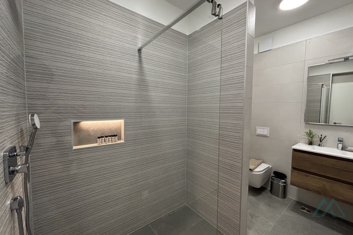 3-izbový penthouse s výhľadom na more a strešnou terasou – Trogir, Čiovo - foto 16