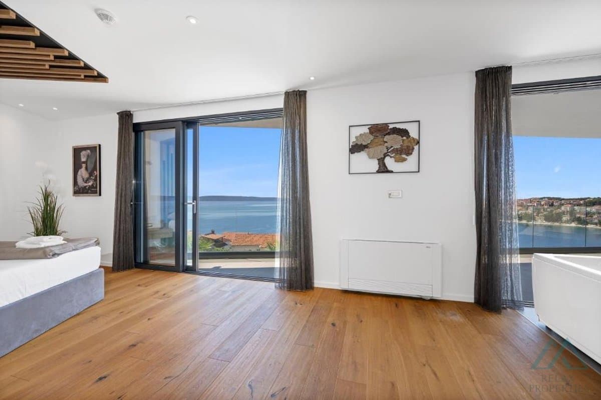 Luxusná vila s bazénom a otvoreným výhľadom na more – Čiovo, Dalmácia - foto 13