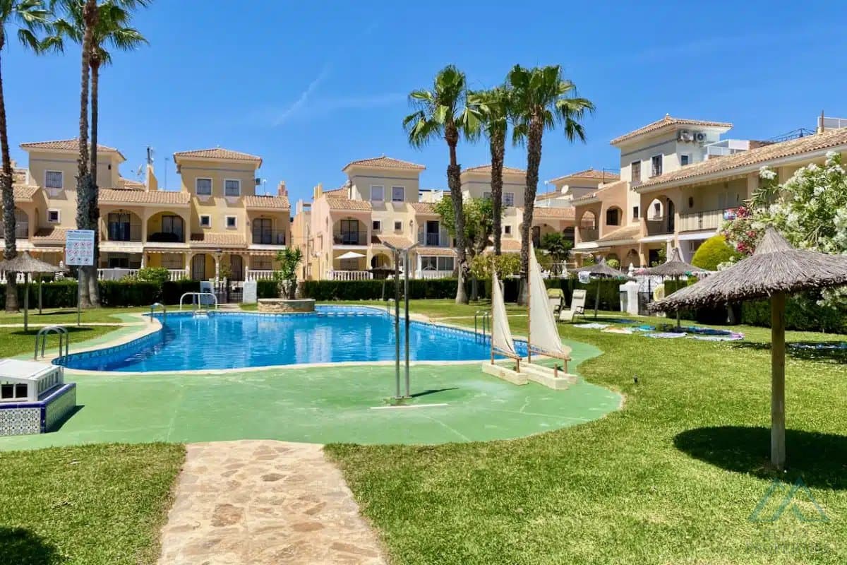 4-spálňový radový dom, v La Laguna II, Playa Flamenca, luxusná rekonštrukcia - foto 29