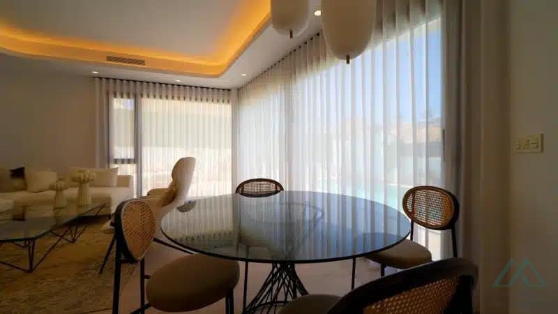 4-izbová vila v Villa Le Mans, Los Altos s privátnym bazénom - foto 10