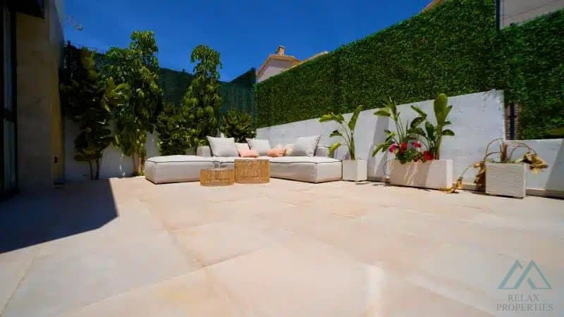 4-izbová vila v Villa Le Mans, Los Altos s privátnym bazénom - foto 19