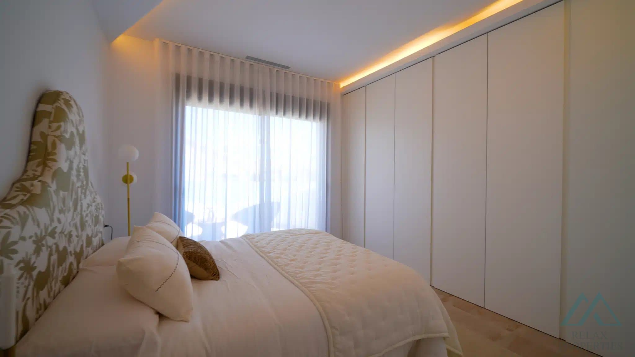 4-izbová vila v Villa Le Mans, Los Altos s privátnym bazénom - foto 16