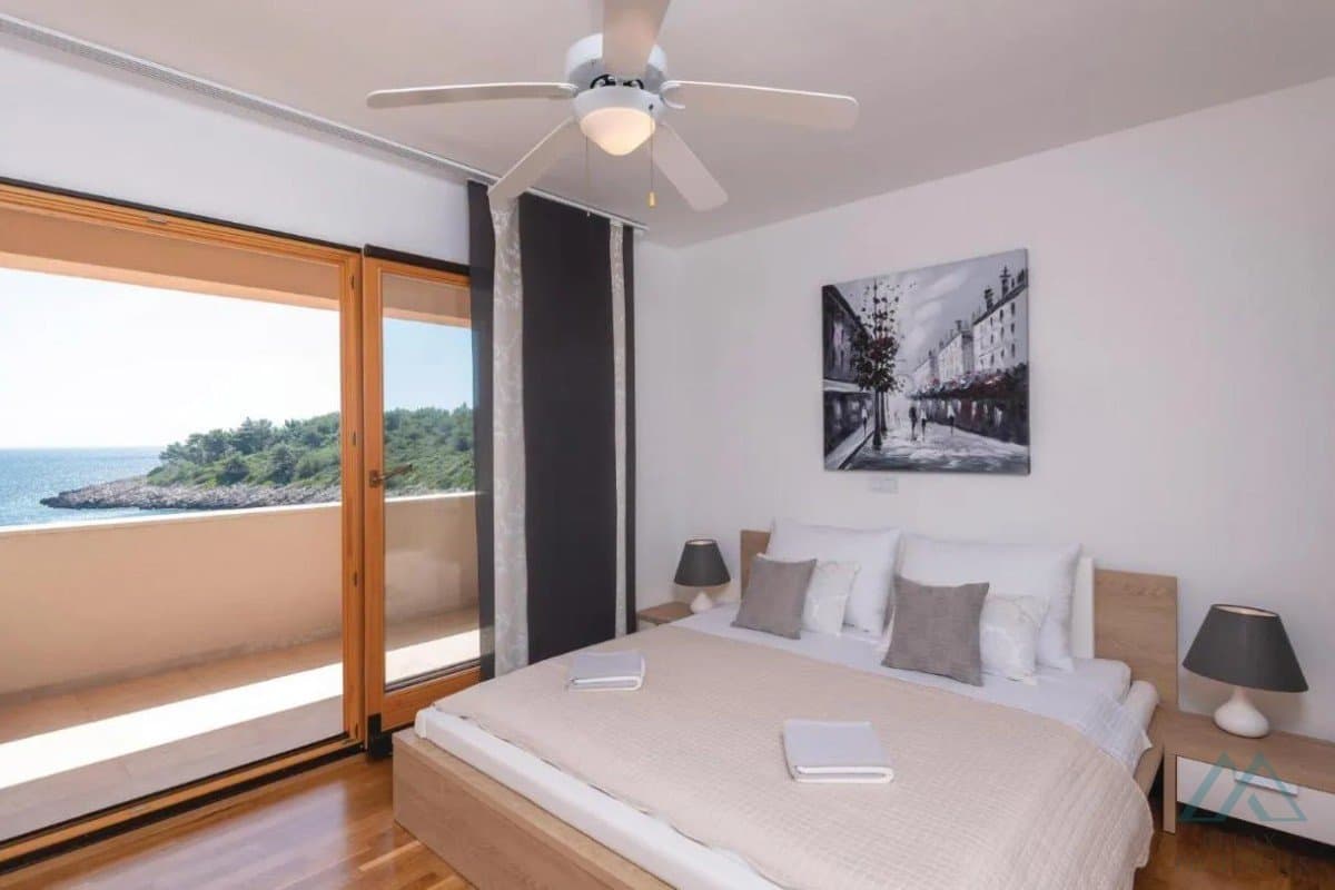 Luxusná vila priamo pri mori s bazénom – ostrov Korčula, prvá línia, Chorvátsko - foto 9