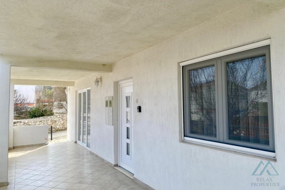 Samostatne stojaci dom blízko mora s dvoma apartmánmi – ostrov Čiovo, Slatine, investičná príležitosť - foto 3