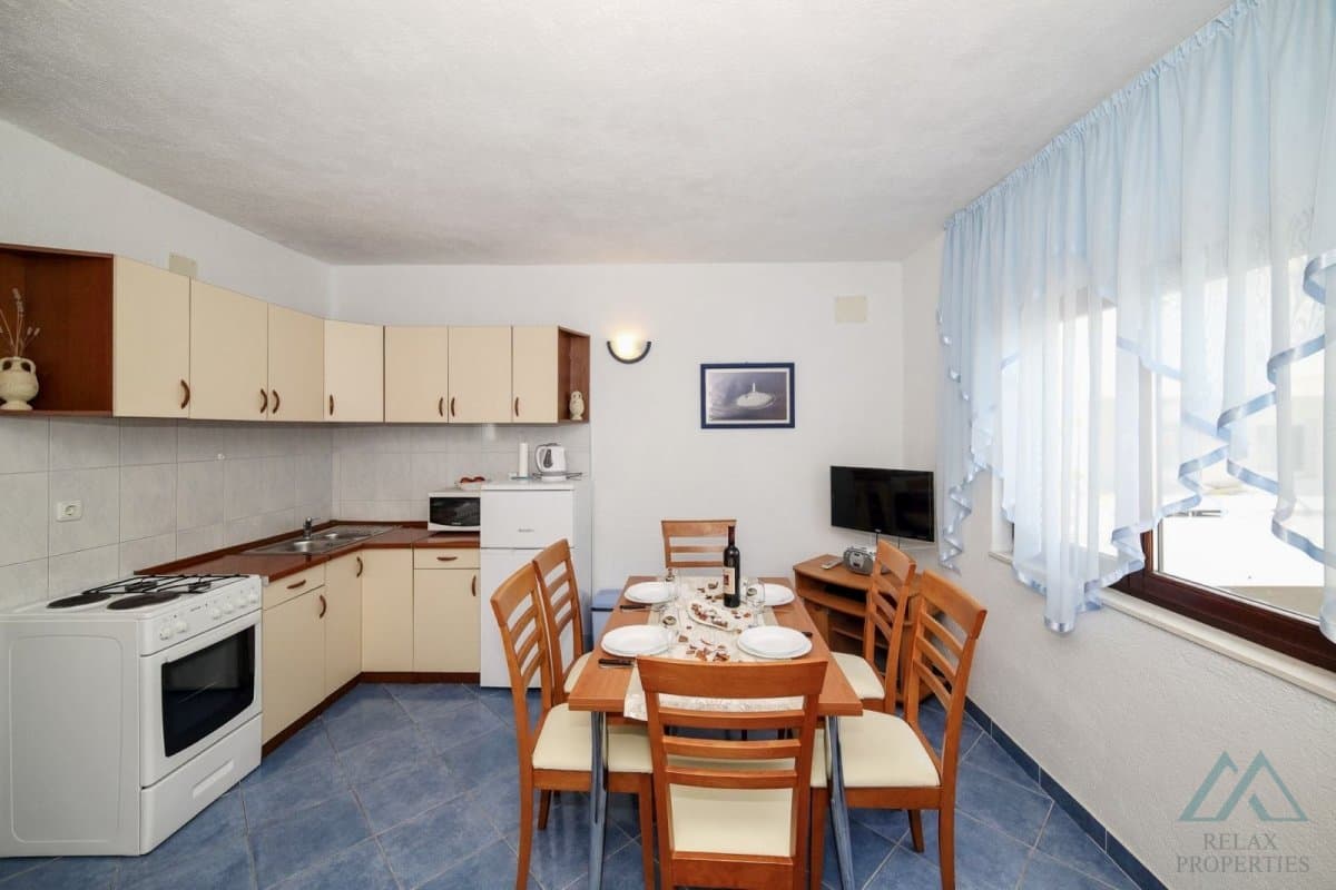 Samostatne stojaci dom blízko mora s dvoma apartmánmi – ostrov Čiovo, Slatine, investičná príležitosť - foto 10