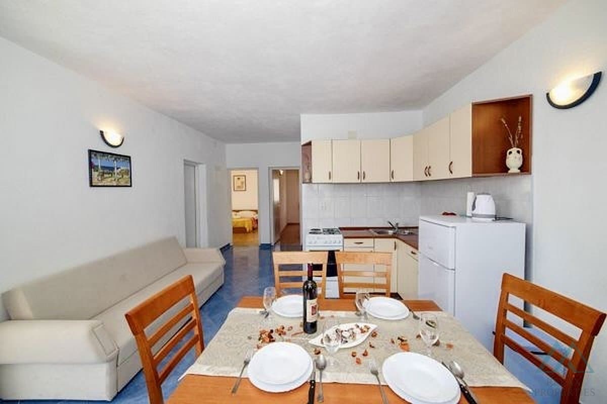 Samostatne stojaci dom blízko mora s dvoma apartmánmi – ostrov Čiovo, Slatine, investičná príležitosť - foto 11