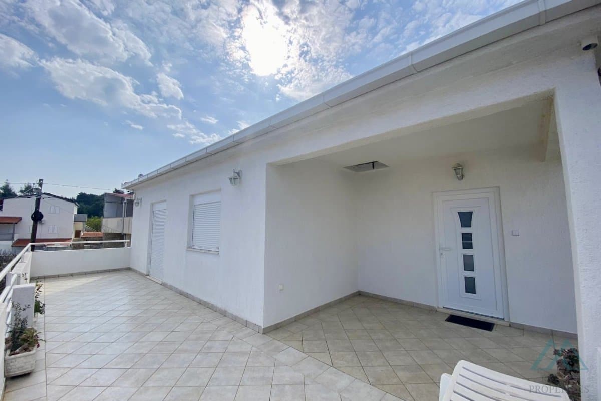 Samostatne stojaci dom blízko mora s dvoma apartmánmi – ostrov Čiovo, Slatine, investičná príležitosť - foto 16