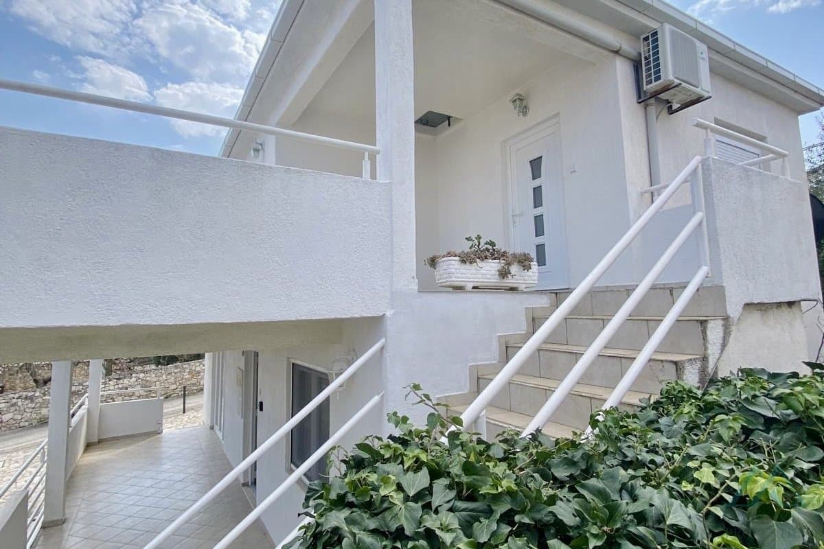 Samostatne stojaci dom blízko mora s dvoma apartmánmi – ostrov Čiovo, Slatine, investičná príležitosť - foto 17