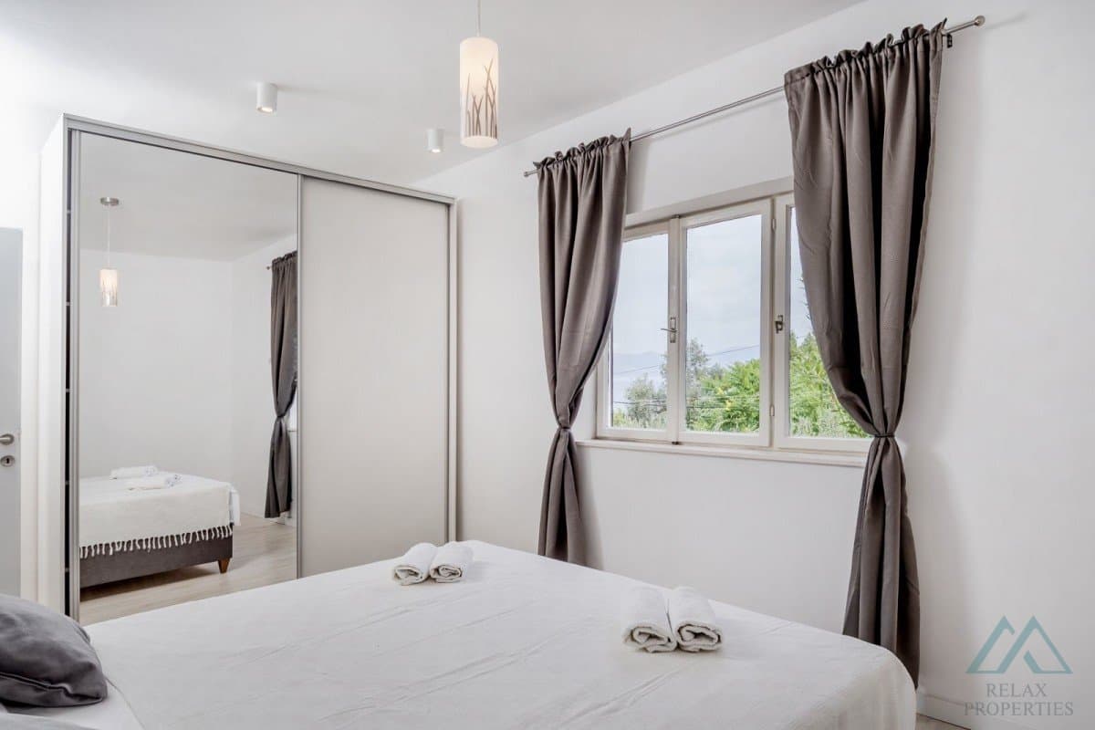 Zrekonštruovaný apartmán s výhľadom na more a veľkou záhradou – Trogir, 100 m od mora - foto 10