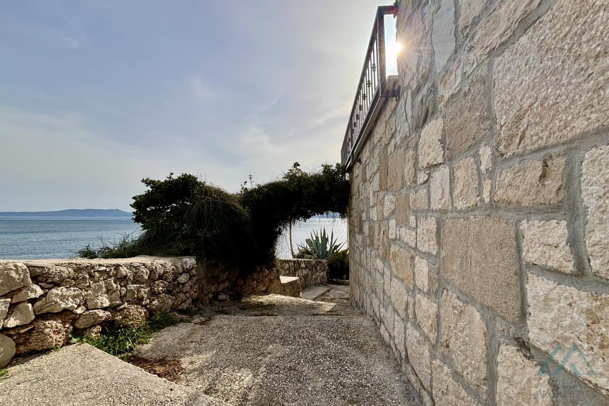 Zrekonštruovaný kamenný dom priamo pri mori – 1. línia, Omiš, Chorvátsko - foto 12