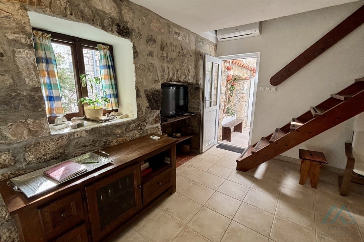 Zrekonštruovaný kamenný dom priamo pri mori – 1. línia, Omiš, Chorvátsko - foto 6